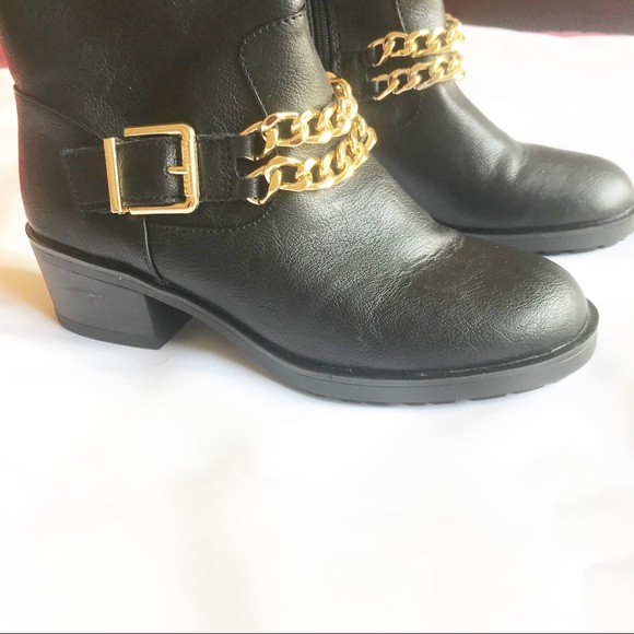 Black boots with gold chains & side zipper - Picture 4 of 8